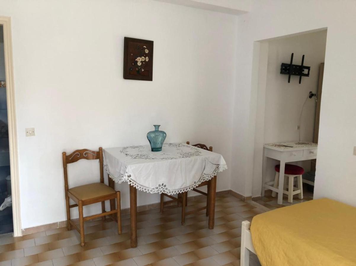 Loula'S Apartments Gouvia Bagian luar foto